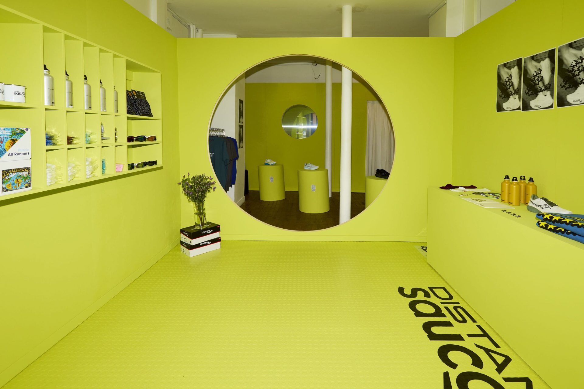 Distance Saucony Xmas Market — set design and set building by LOOPPP, Pantin, Paris (image 2 of 5)
