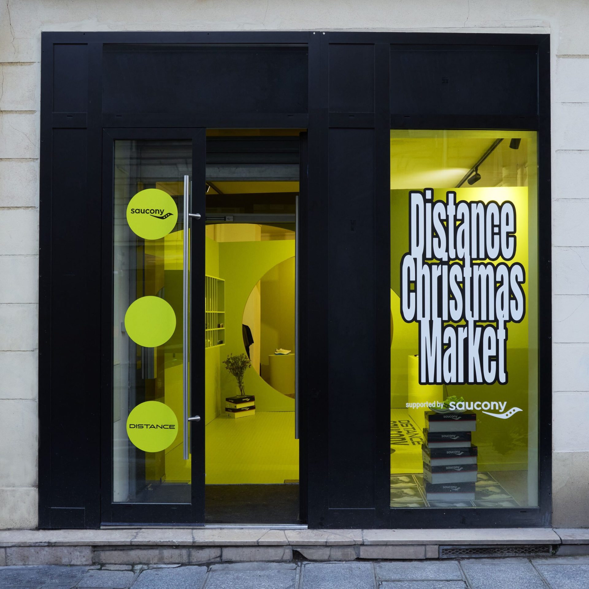 Distance Saucony Xmas Market — set design and set building by LOOPPP, Pantin, Paris (image 1 of 5)