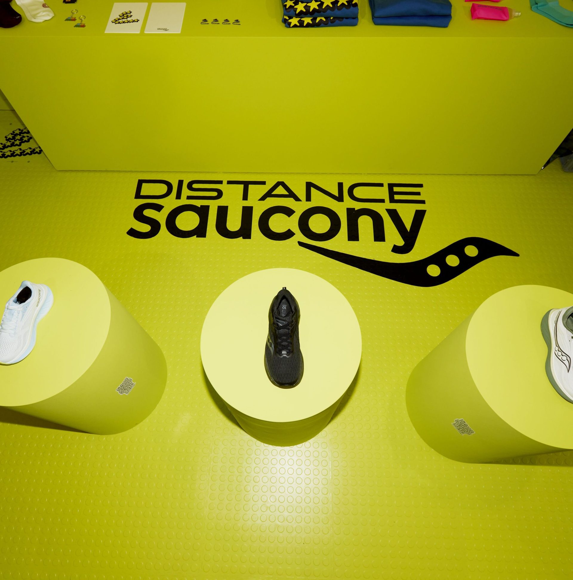 Distance Saucony Xmas Market — set design and set building by LOOPPP, Pantin, Paris (image 3 of 5)