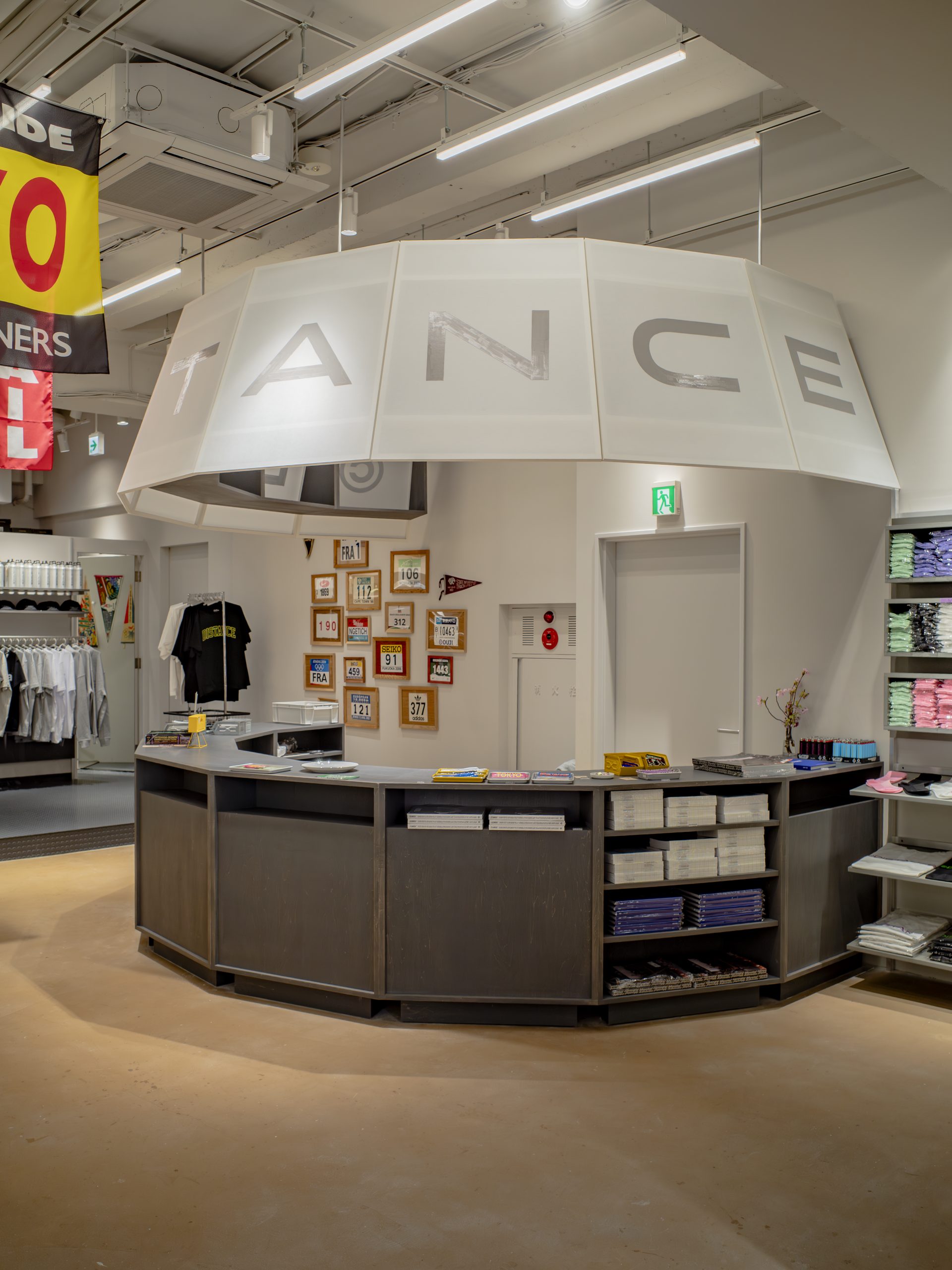 distance tokyo — set design and set building by LOOPPP, Pantin, Paris (image 2 of 6)