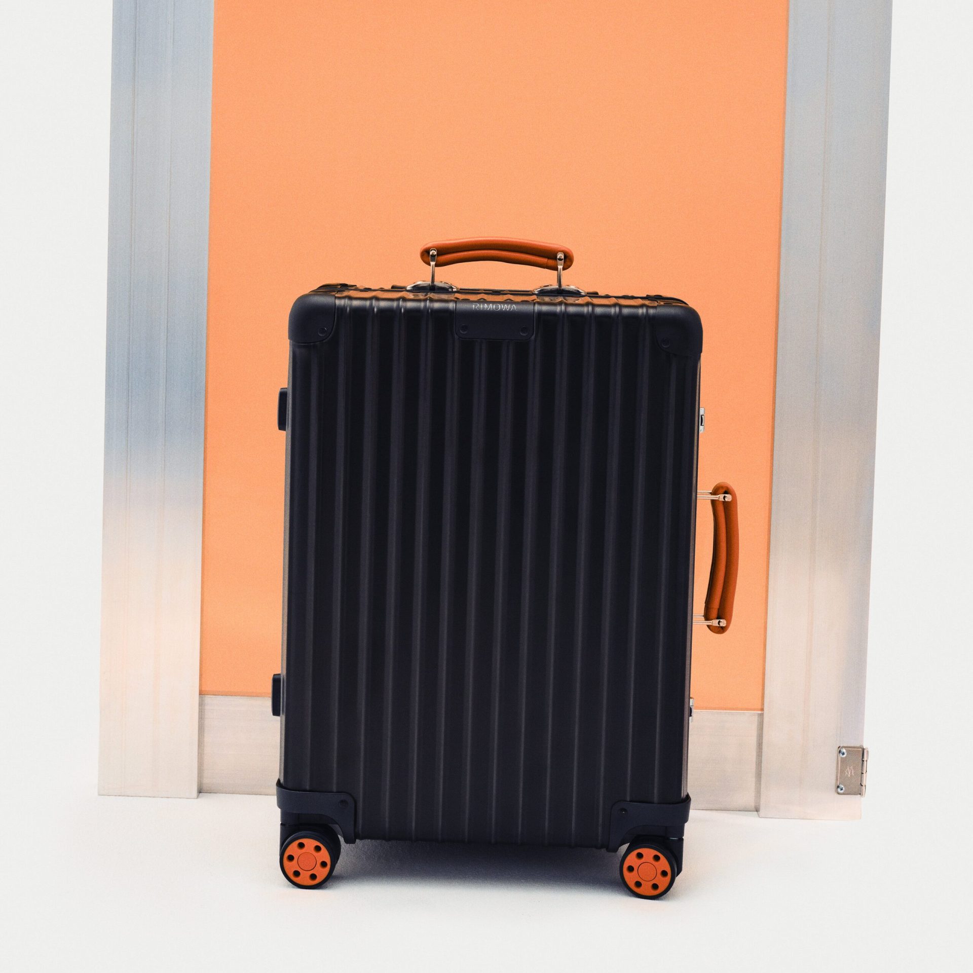 rimowa 1 — set design and set building by LOOPPP, Pantin, Paris (image 4 of 14)