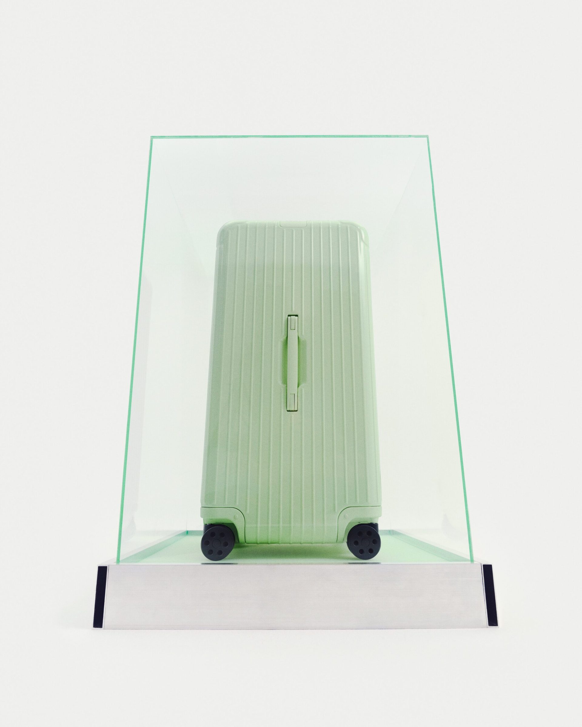 rimowa 1 — set design and set building by LOOPPP, Pantin, Paris (image 12 of 14)