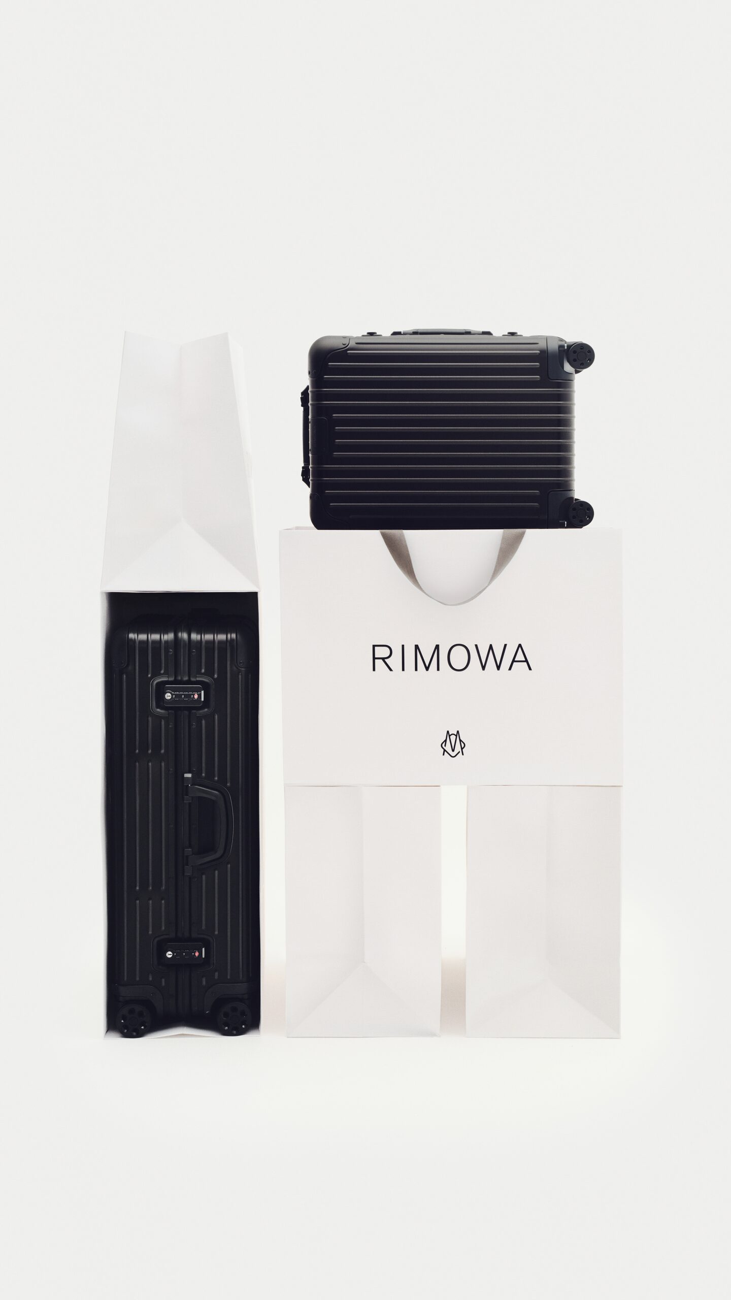 rimowa 1 — set design and set building by LOOPPP, Pantin, Paris (image 5 of 14)