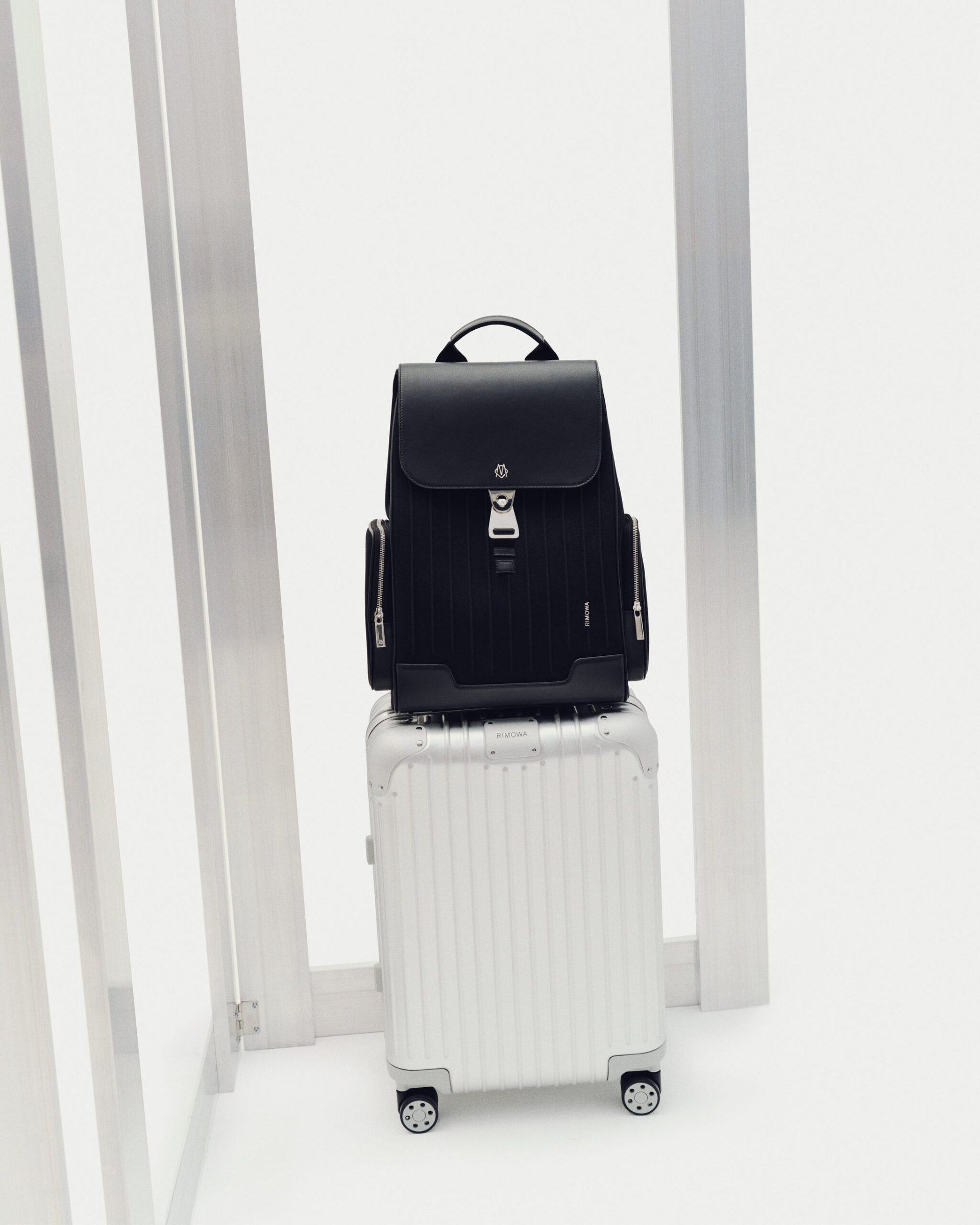rimowa 1 — set design and set building by LOOPPP, Pantin, Paris (image 3 of 14)