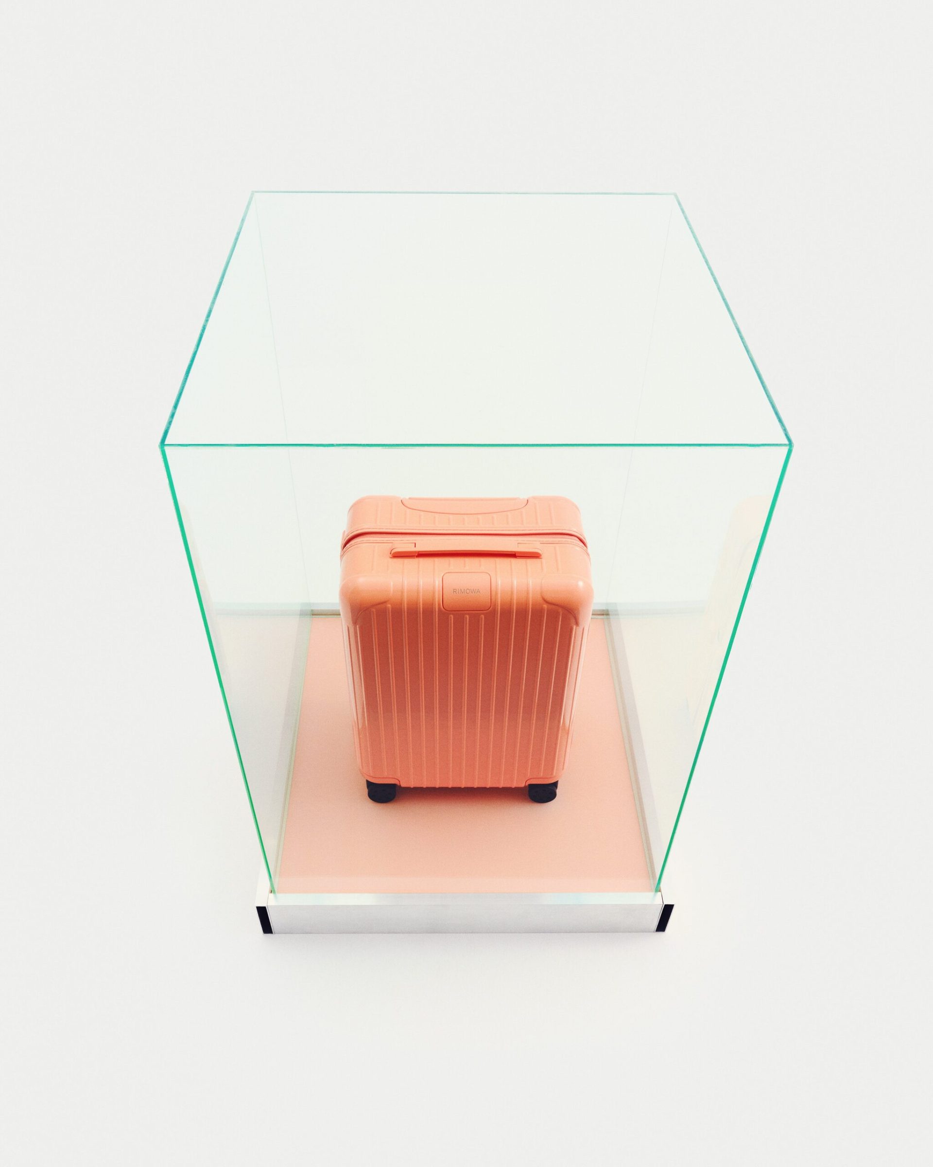 rimowa 1 — set design and set building by LOOPPP, Pantin, Paris (image 11 of 14)