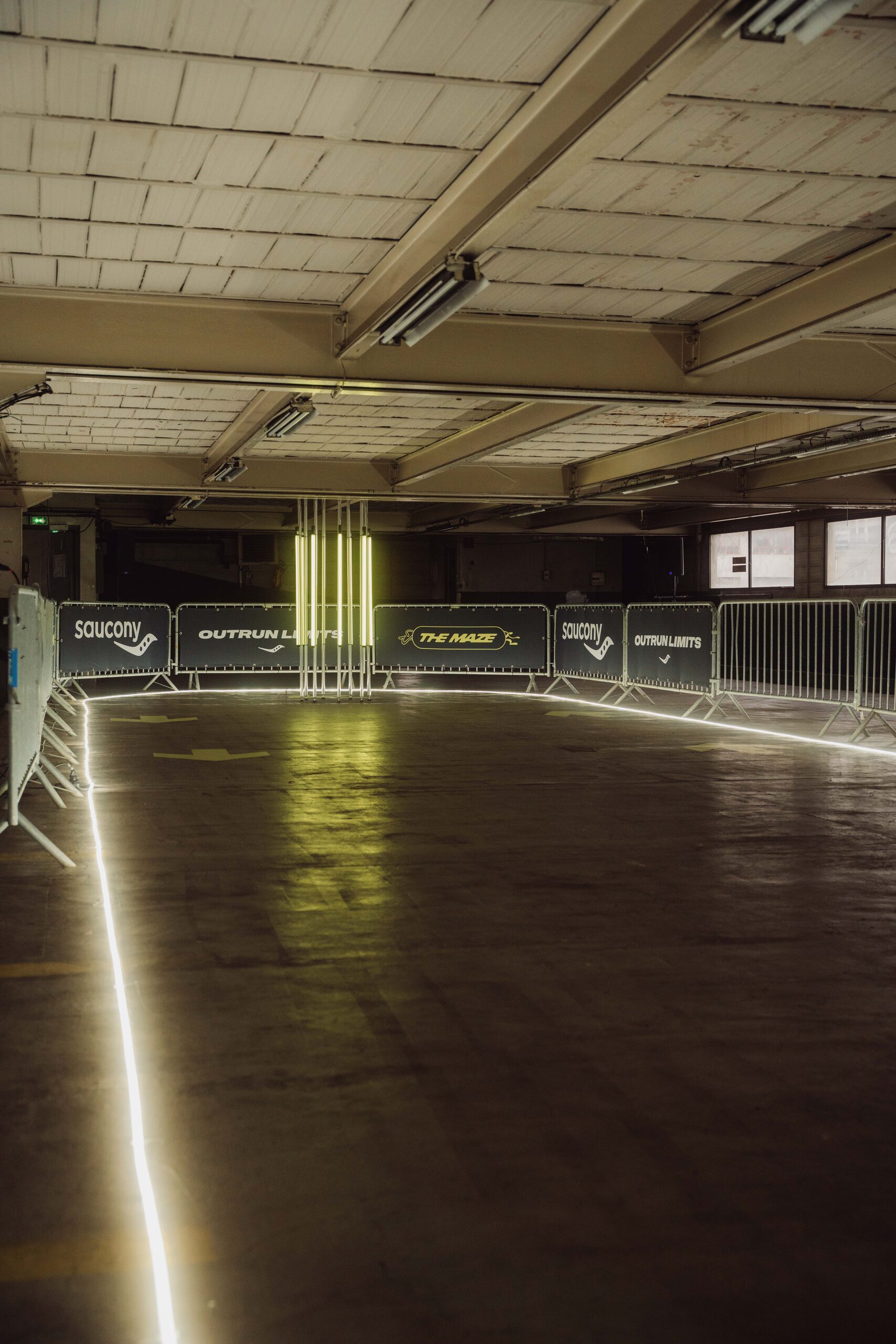 the maze Saucony & Views — set design and set building by LOOPPP, Pantin, Paris (image 6 of 10)
