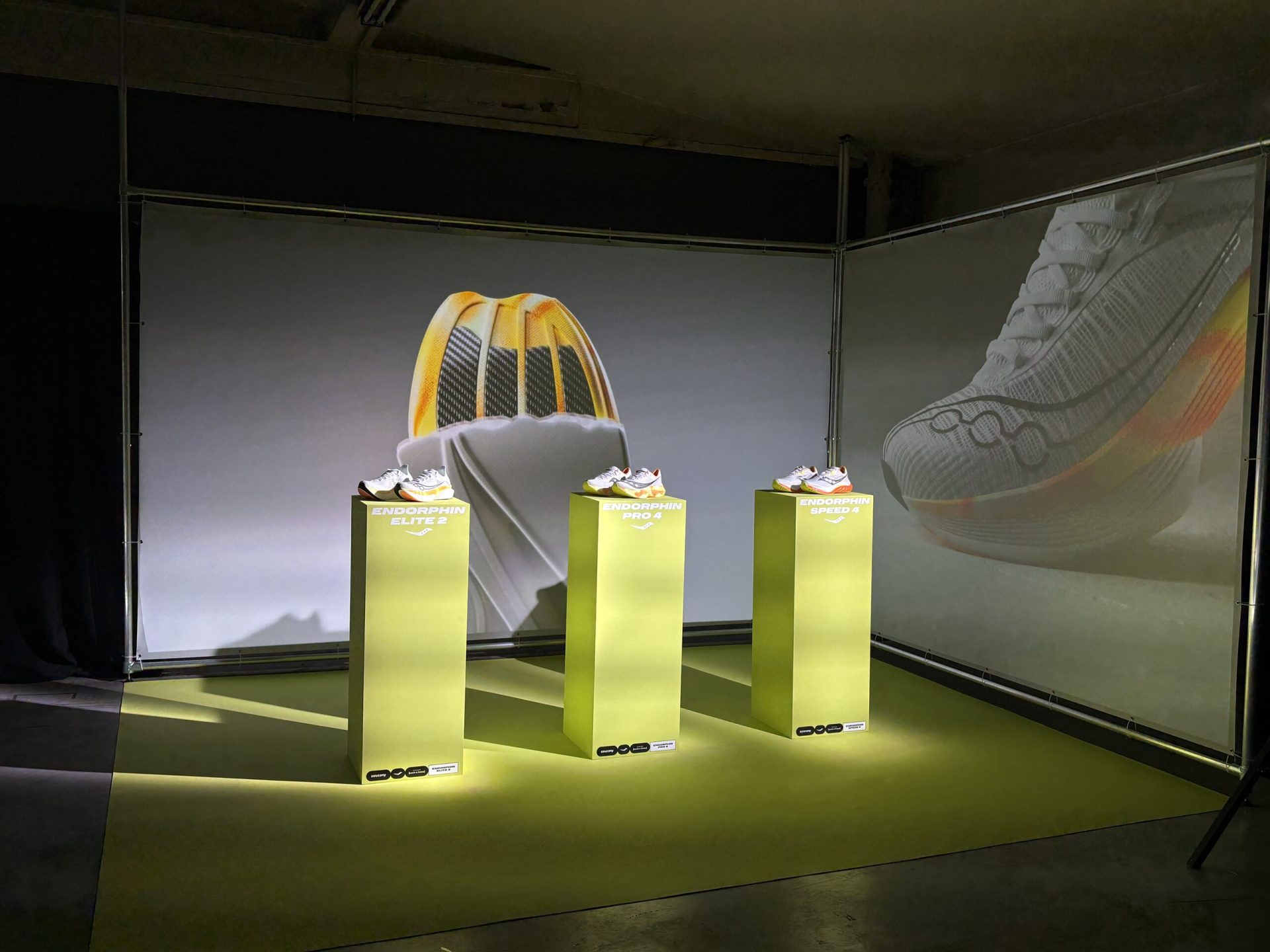 the maze Saucony & Views — set design and set building by LOOPPP, Pantin, Paris (image 1 of 10)